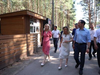 В Ленске продолжается благоустройство городского парка культуры и отдыха