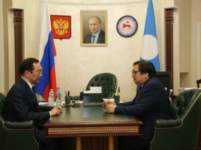 Айсен Николаев провёл рабочую встречу с сенатором от Якутии Александром Акимовым