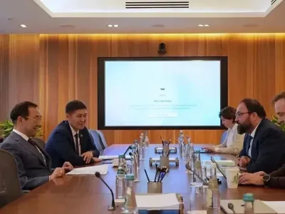Айсен Николаев провел рабочую встречу с главой Минцифры России