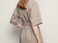 Платье с коротким рукавом и поясом