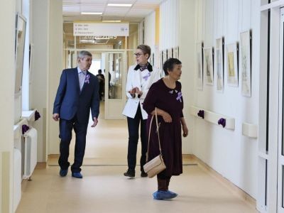 В Якутском онкодиспансере открылась выставка победивших рак «Я рисую жизнь!»