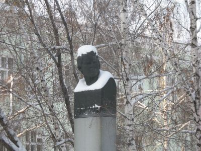 Бюст пионера - партизана Кири Баева