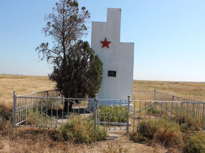 Братская могила  советских воинов