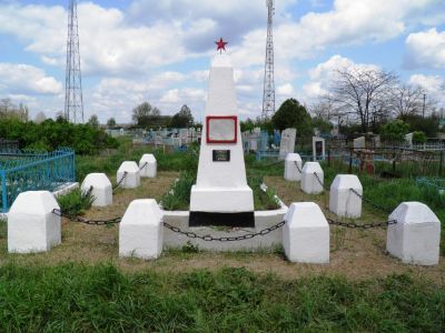 Братская могила  советских воинов