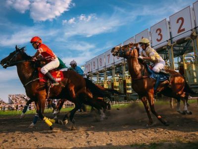 Сегодня на Ысыахе Туймаады состоятся конные скачки на приз главы Якутии