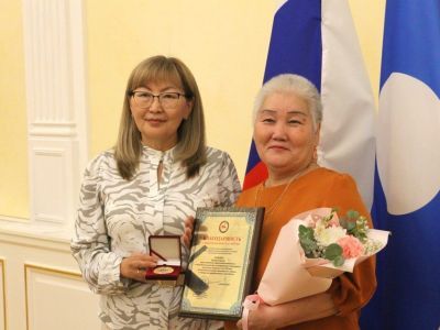 В Якутии наградили медиков в честь 85-летия службы медицинской профилактики