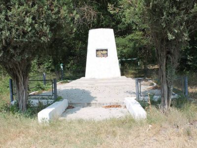 Памятник на месте казни партизан в годы гражданской войны