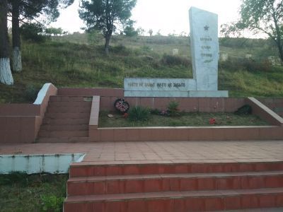 Памятник на братской могиле воинов, умерших от ран в госпиталях в 1941-1945 гг.