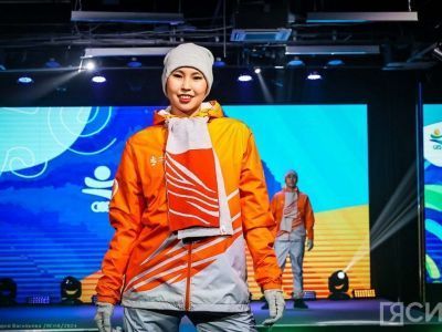 Очертания крыла стерха нанесли на экипировку участников эстафеты огня VIII игр «Дети Азии»