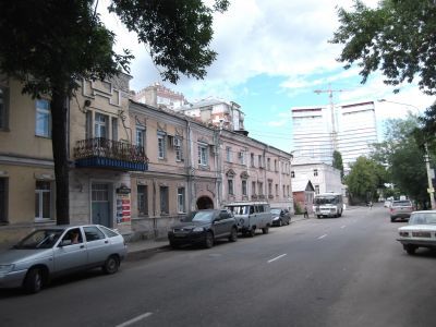 Двухэтажный жилой дом с аркой