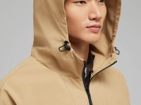 Ветровка с капюшоном