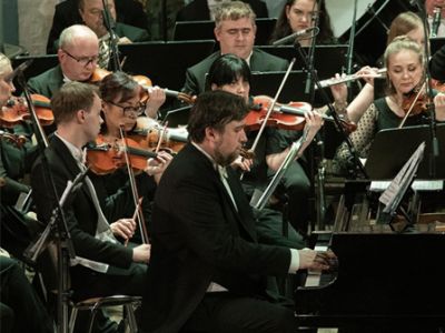 Концерт оркестра «Искусство музыки».« B.A.C.H. - D.S.C.H.». Солист Дмитрий Онищенко