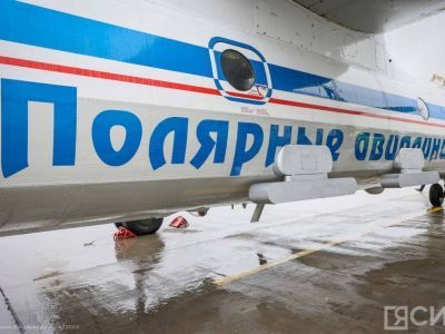 В Якутии из-за сильного ветра на аэродроме поврежден самолет