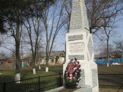 Братская могила А.Д. Лиманского и А.Д. Гудкова, погибших в годы гражданской войны