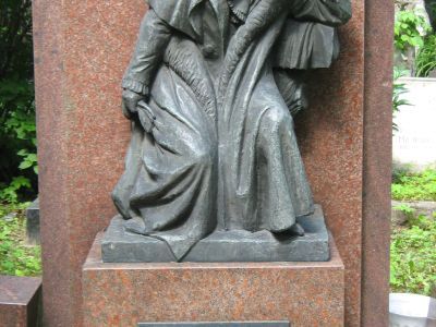 Надгробие А.И. Алексеева