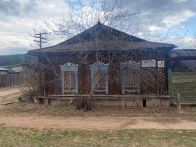 Дом с воротами богатого крестьянина Тюменцева А.В., в котором жил и умер соратник В.И. Ленина, известный революционер-марксист Н.Е. Федосеев