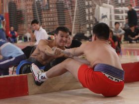 В селе Хатассы выявлены чемпионы Якутска по мас-рестлингу