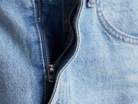 Прямые джинсы с брелоком, Голубой