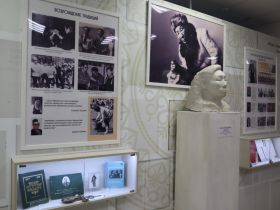 В Якутске открылась выставка к 125-летию Сергея Зверева — Кыыл Уола