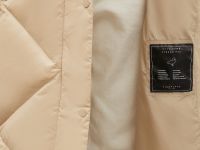 Стеганое пуховое пальто с поясом