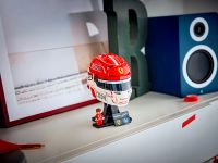 Editions 43014 Конструктор Scuderia Ferrari HP: Шлем Шарля Леклера