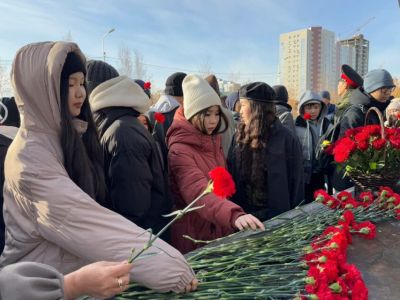 В Якутске почтили память народного учителя Михаила Алексеева