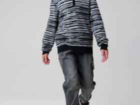 Свитер трикотажный для мальчиков