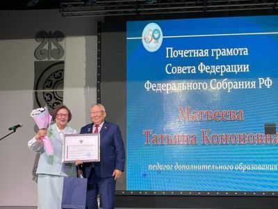 Педагогам Чурапчинской средней школы вручили награды Совета Федерации