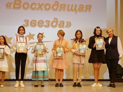 Лучшие ученики Ленского района Якутии получили денежные премии