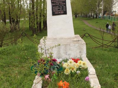 Братская могила комсомольцев, погибших в период коллективизации в 1930 г.