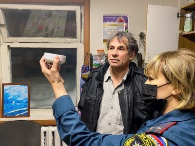 В Якутии сотрудники МЧС России продолжают работу по профилактике пожаров в жилом секторе