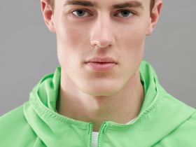 Ветровка с капюшоном из капсулы sport