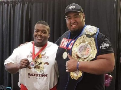 Улисс Пейн III одержал убедительную победу в турнире по мас-рестлингу в США