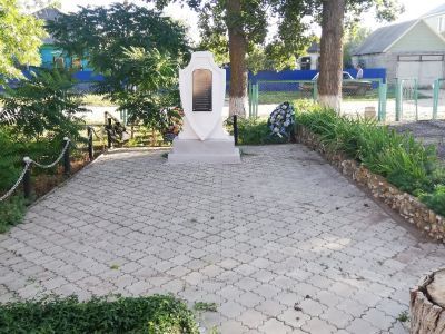 Братская могила советских воинов, погибших в период Сталинградской битвы