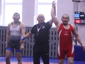 В Якутске выявили чемпионов республики по вольной борьбе среди ветеранов