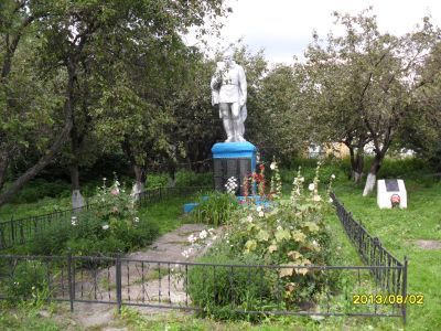 Братская могила 112 советских воинов, погибших в 1943 г. в боях с немецко-фашистскими захватчиками при освобождении села