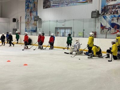 Юные хоккеисты Удачного посвятили эстафету своим отцам