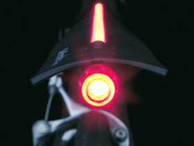 Крыло для велосипеда заднее с подсветкой Topeak DeFender iGlow TIG-DF01 28" (черный / красный)