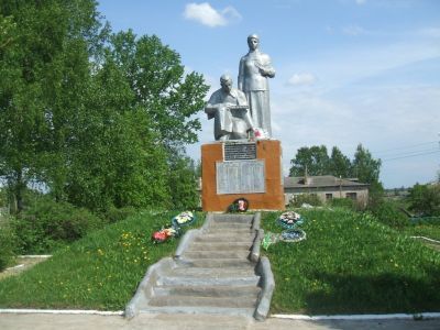 Братская могила советских воинов, погибших в 1941 -1943 гг. при особождении района от немецко-фашистских захватчиков. Захоронено 48 чел. Установлен обелиск