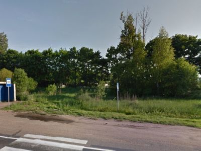 Памятное место, где в 1921 г. была построена первая электростанция, которая осветила клуб и ряд крестьянских дворов