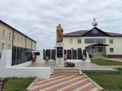 Памятник землякам, погибшим в ВОВ 1941-45 гг.