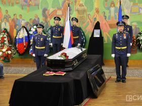В Якутске простились с Героем России Алексеем Петровым