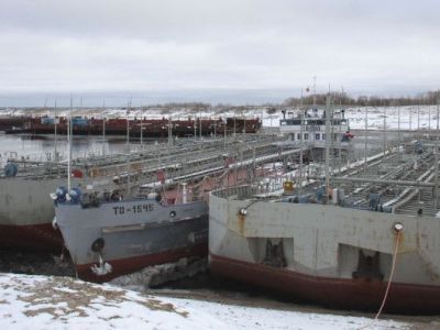 От Ярославской области до Якутии. В Жатай прибыли новые нефтеналивные баржи
