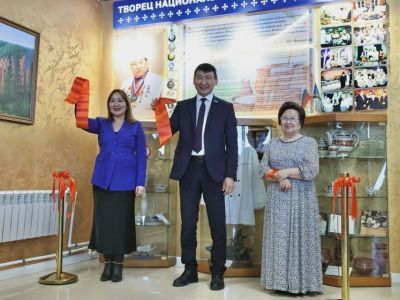 В Николаев-Центре открыли экспозицию, посвященную 80-летию Иннокентия Тарбахова