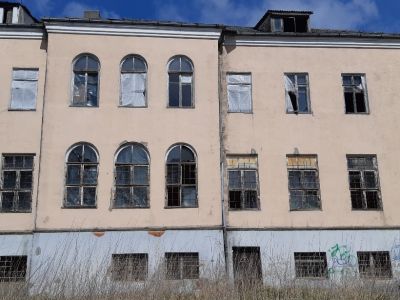 Мемориальный комплекс сооружений, где в апреле 1945 г. находились  Военно-политическое управление 3 Белорусского фронта и командный пункт 43 армии