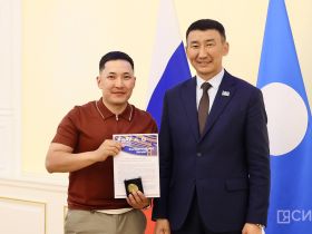 Сергей Местников наградил организаторов двух спартакиад в Якутии