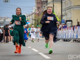 Сотни якутян в национальной одежде пробежали на марафоне Олонхо