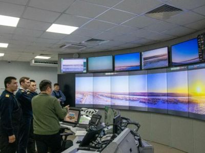 Молодые пилоты «Полярных авиалиний» познакомились с работой авиадиспетчеров Якутска