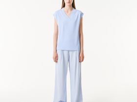 Женская футболка Lacoste приталенного кроя с v-образным вырезом