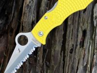 Складной нож-брелок Spyderco Manbug™ Salt Sheepfoot, сталь H1 Satin Serrated, рукоять термопластик FRN, жёлтый